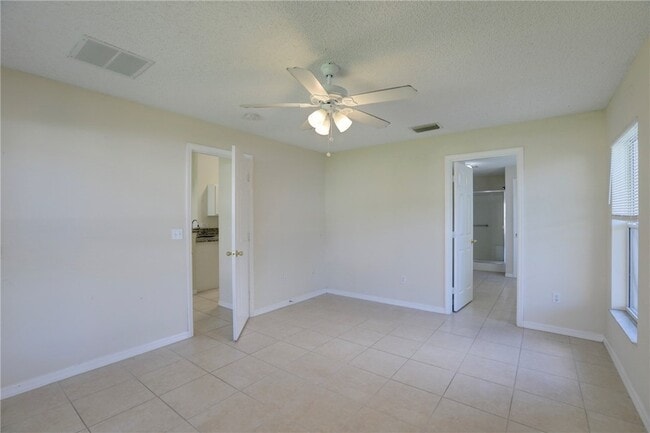 Building Photo - 573 Belfast Terrace