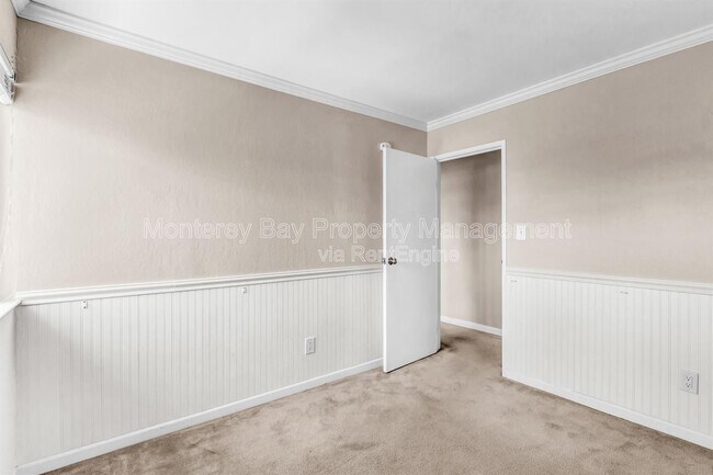 Building Photo - 3137 Seacrest Ave
