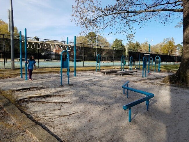 Building Photo - 869 Nursery Rdg Dr