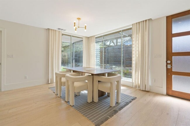 Building Photo - 2418 S 5th St