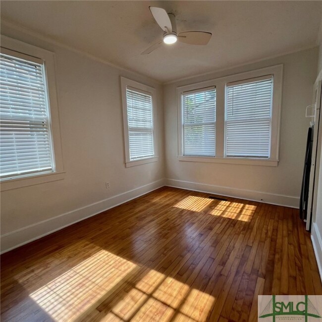 Building Photo - 103 W 51st St