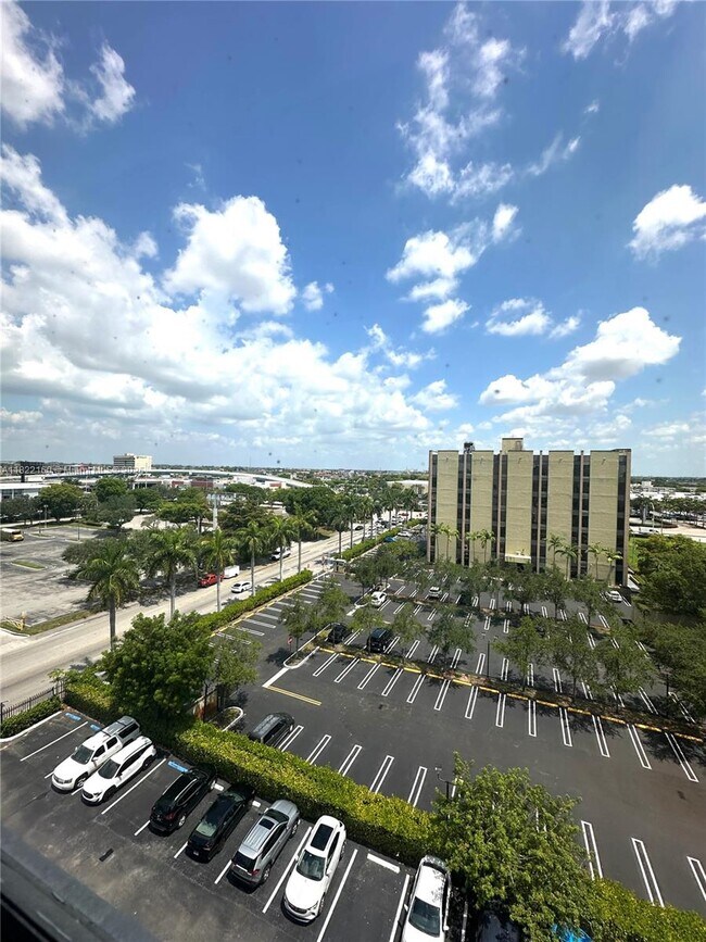 Building Photo - 4675 W 18th Ct