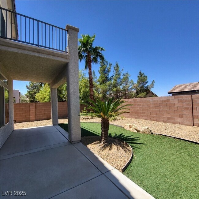 Building Photo - 1720 Flores Ln
