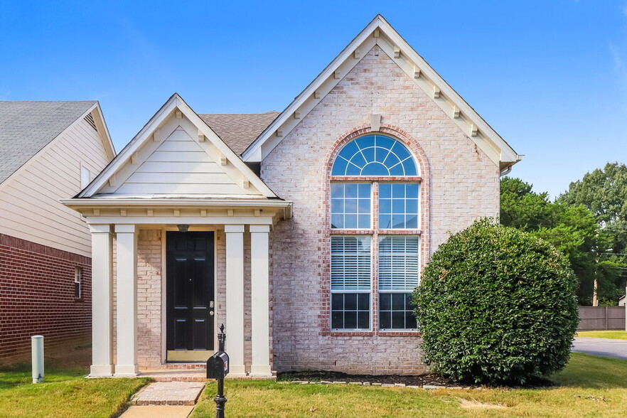 Primary Photo - 10436 Sunnybrook Cir