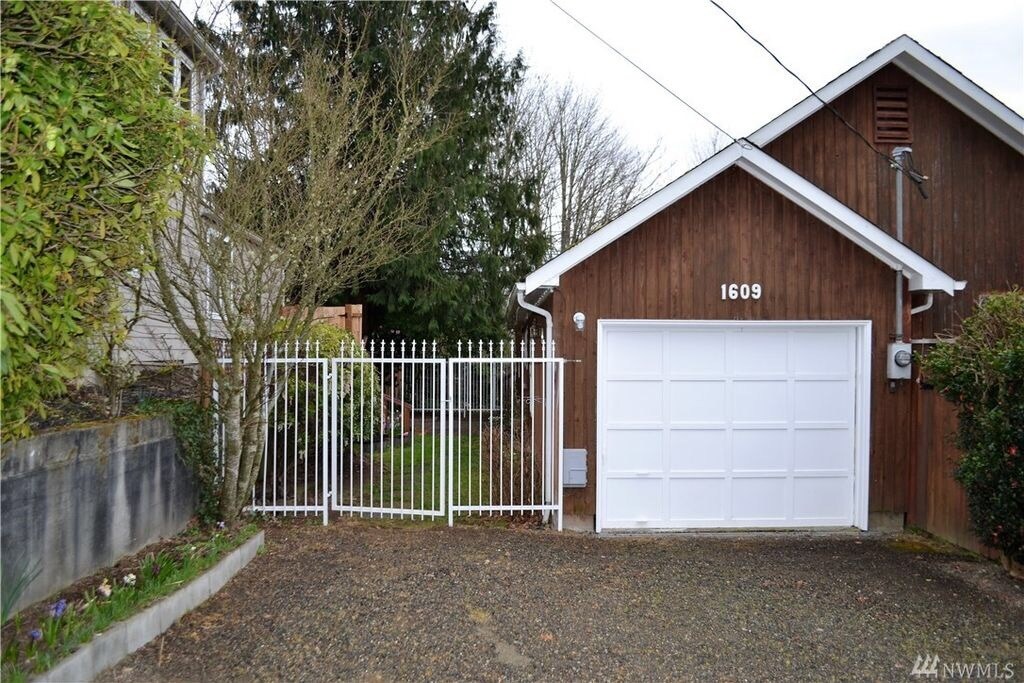 House from 7th Ave - 1609 7th Ave SE