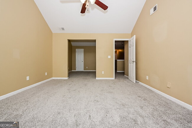 Building Photo - 6490 Grey Fox Way