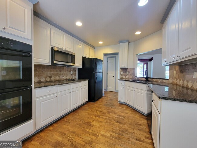 Building Photo - 516 Oxford Ridge