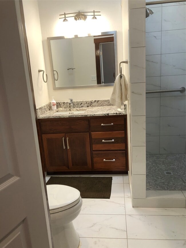 Building Photo - 1916 Hardy St