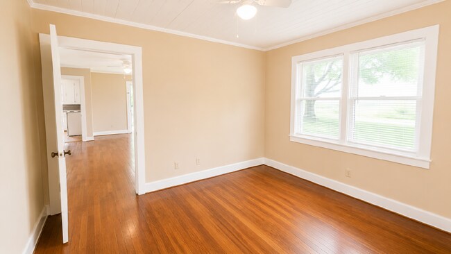Building Photo - 897 Sidonia Rd