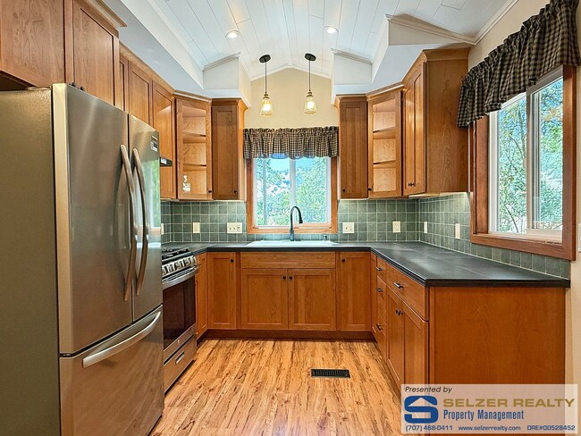 Building Photo - Extensively renovated 1+ bd. cottage in a charming rural setting!