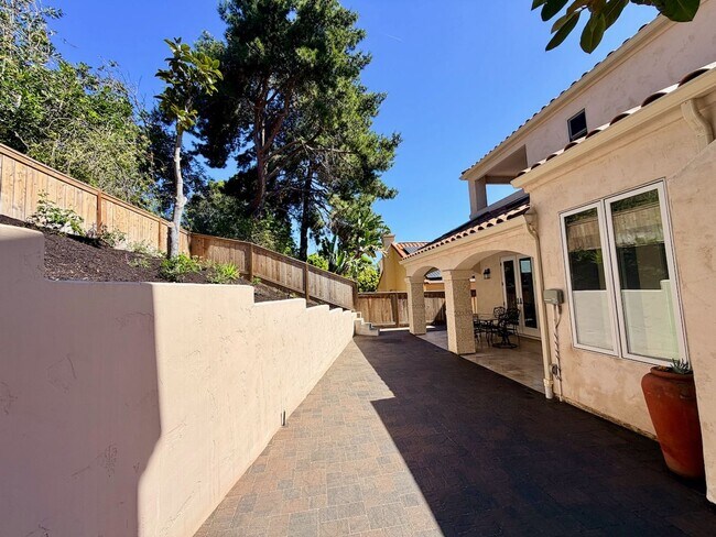 Building Photo - For Rent Available Now - Furnished House 3+BR 2.5Ba in Del Mar, charming furnished home in the hi...