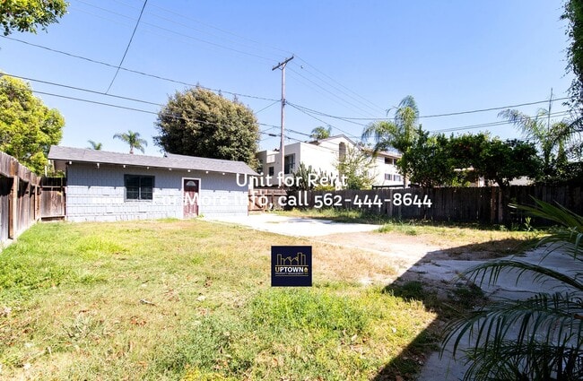 Building Photo - Duplex - 2 Bedroom/ 1 Bath - Santa Ana