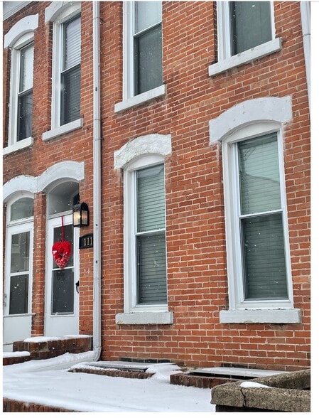Historic Townhome walking distance to Millwork and Farmers Market - 107 W 13th St