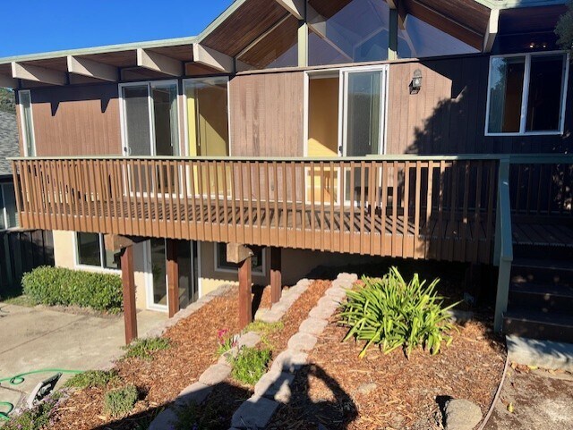 Building Photo - 880 Larkspur Dr