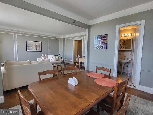 Building Photo - 2031 Locust St