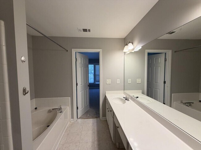 Building Photo - 13230 Marrywood Dr
