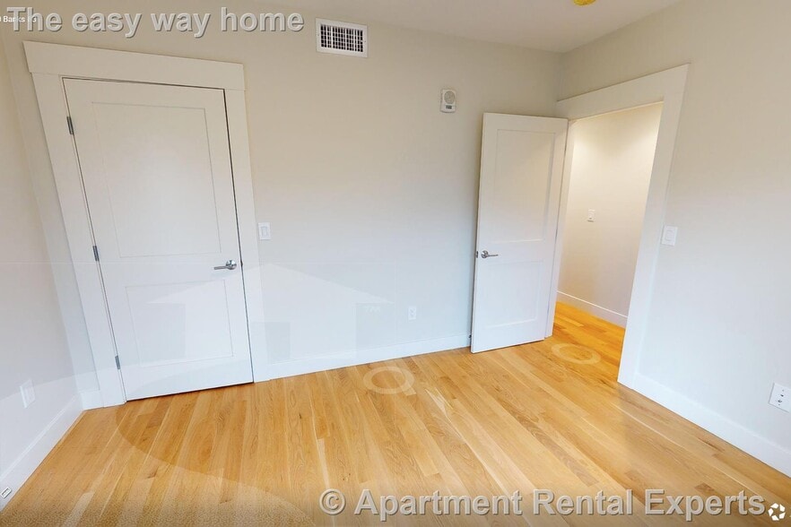 Building Photo - 208-210 Banks St Unit #3