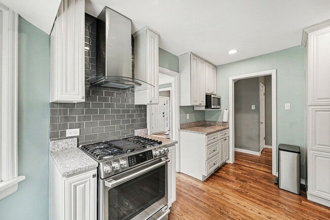 Building Photo - Classic Denver Charm Meets Modern Flexibility
