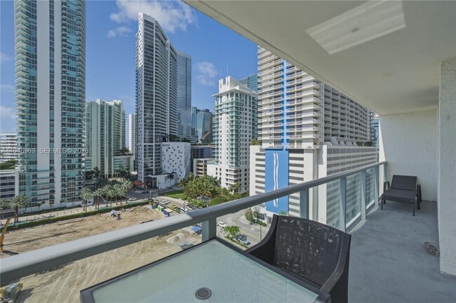 Building Photo - 1155 Brickell Bay Dr