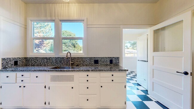 Building Photo - Experience true Wine Country Luxury living...