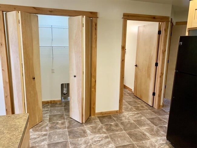 Building Photo - 3744 Travertine Way