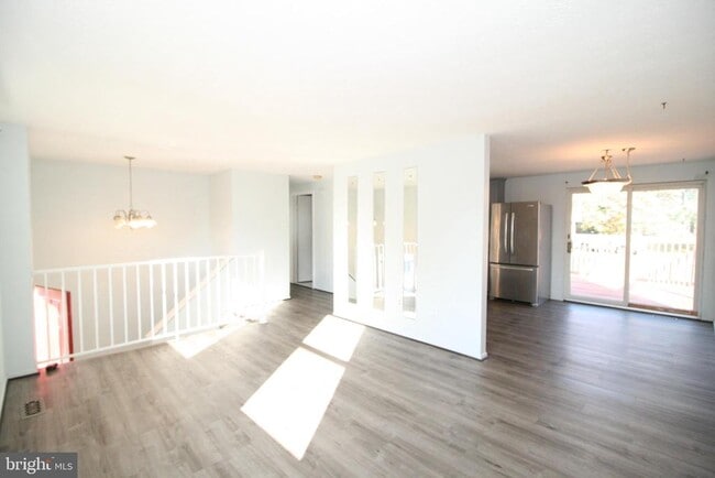 Building Photo - 1378 Rollinghouse Dr