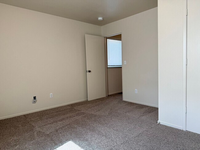 Building Photo - 1277 Sunrise Dr