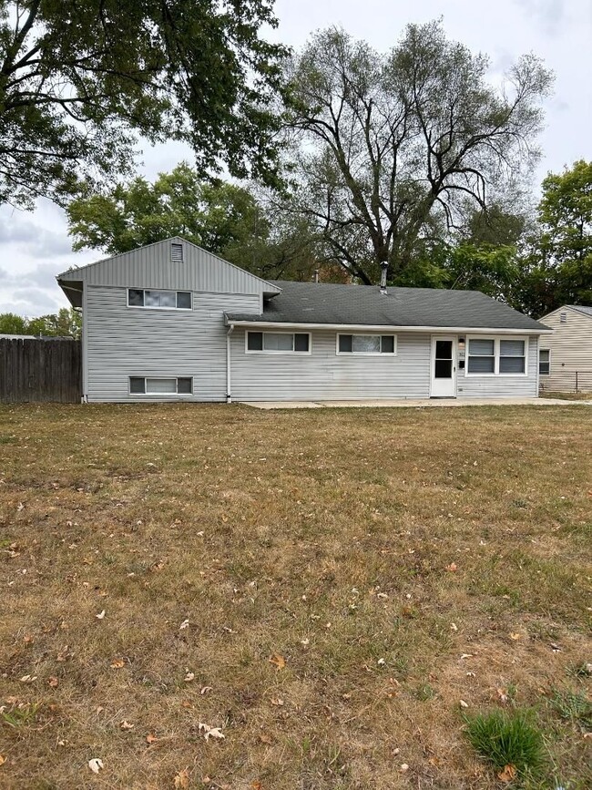 Primary Photo - REDUCED! 4 Bedroom, 2 Bath, Single House i...