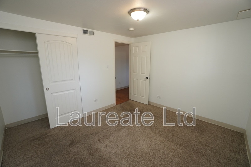 Building Photo - 5550 W 3rd Pl