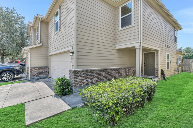 Building Photo - 15134 Trinity Meadow Dr