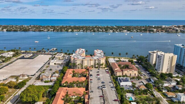 Building Photo - 1801 N Flagler Dr