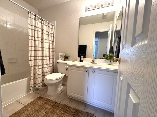 Building Photo - 213 Summerhaze Cir