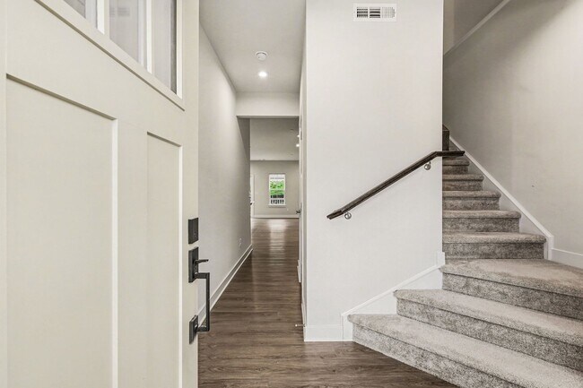 Building Photo - Townhome For Lease - Thompson's station