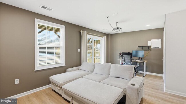 Building Photo - 1790 Scenic Lp