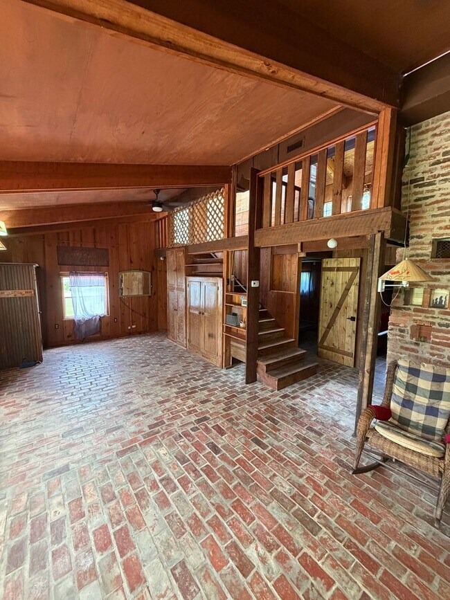 Building Photo - Unique farmhouse just outside Troy