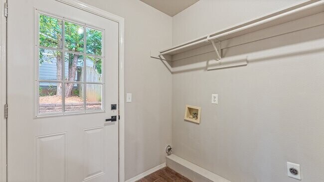 Building Photo - Newly Remodeled 2-Bed, 2-Bath Duplex