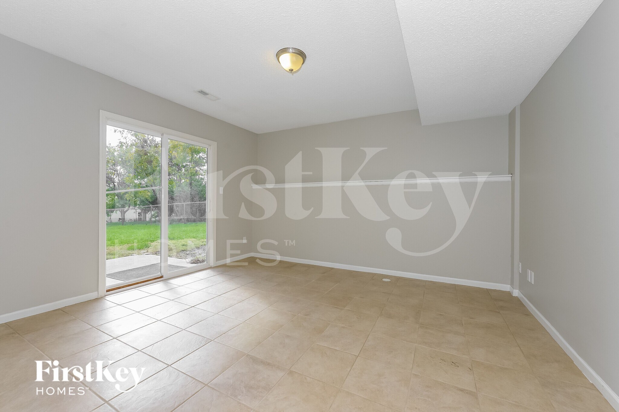 Building Photo - 609 Rosehill Dr