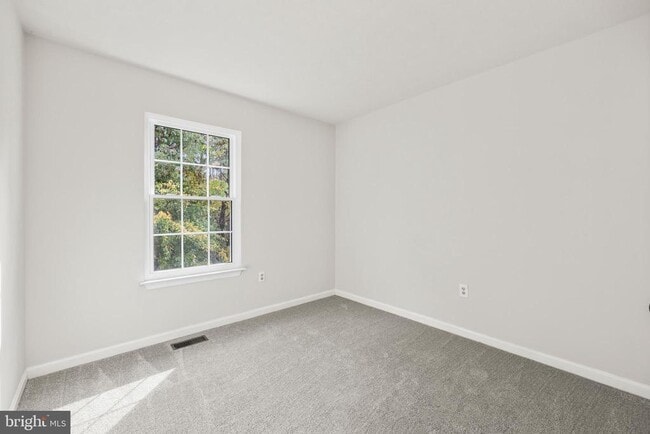 Building Photo - 306 Kings Crest Dr