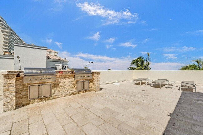 Building Photo - 101 S Fort Lauderdale Beach Blvd