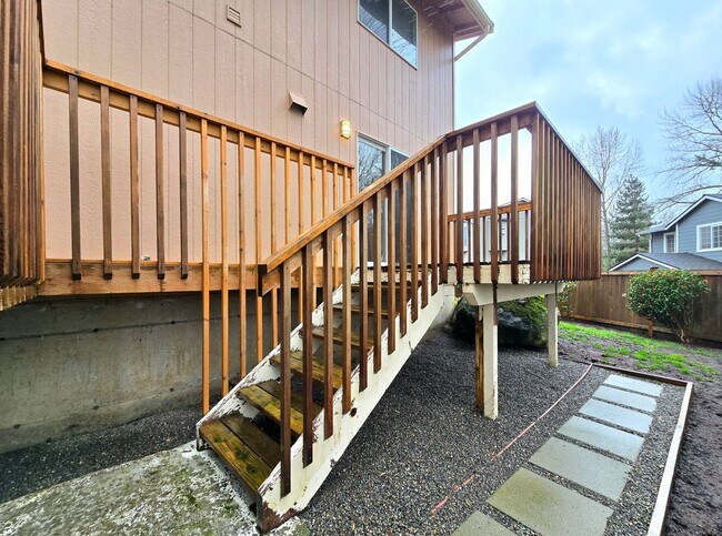 Building Photo - Spacious Home in Lake Stevens Available Now!  Pet Friendly