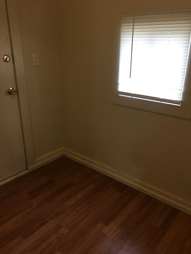 Building Photo - 810-888-7300