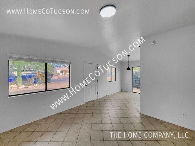 Building Photo - 2525 N Fair Oaks Ave