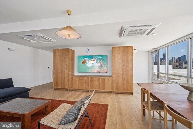 Building Photo - 2101 Washington Ave