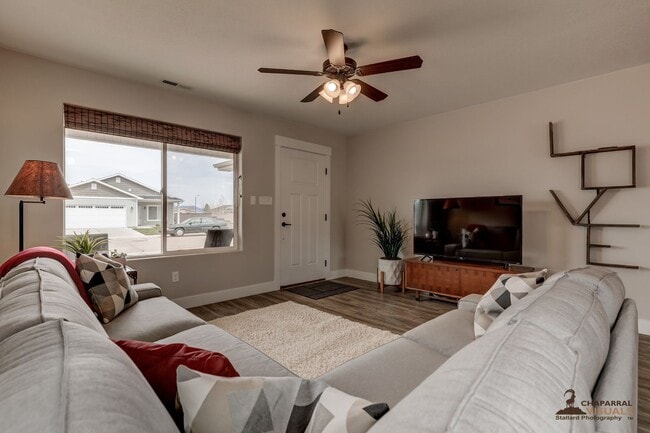 Building Photo - Spacious Family Home in Parowan