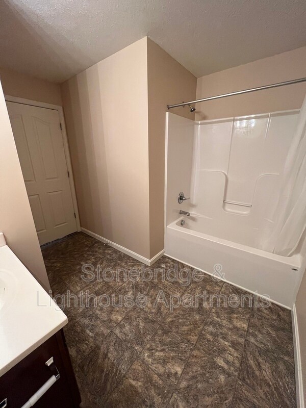 Building Photo - 1101 Stonebench Cir