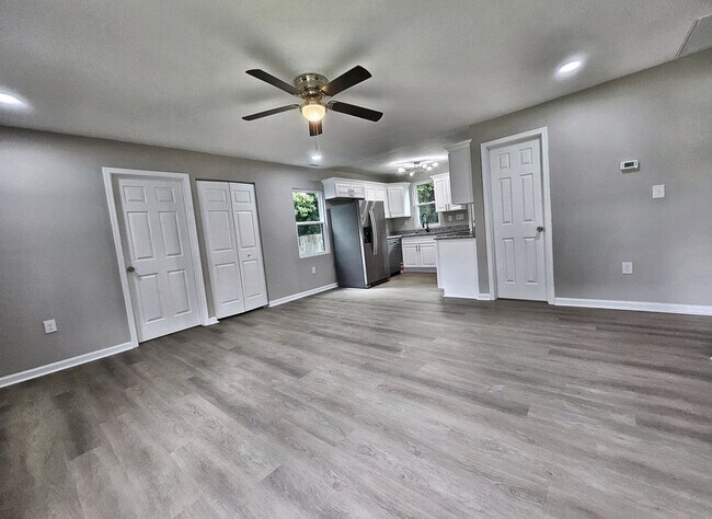 Building Photo - Newly Renovated 3 Bedroom Ranch Home