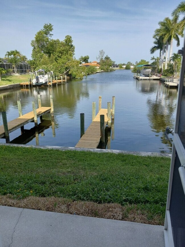 Building Photo - spacious townhouse.2 Bedrooms with 2-1/2 bathrooms