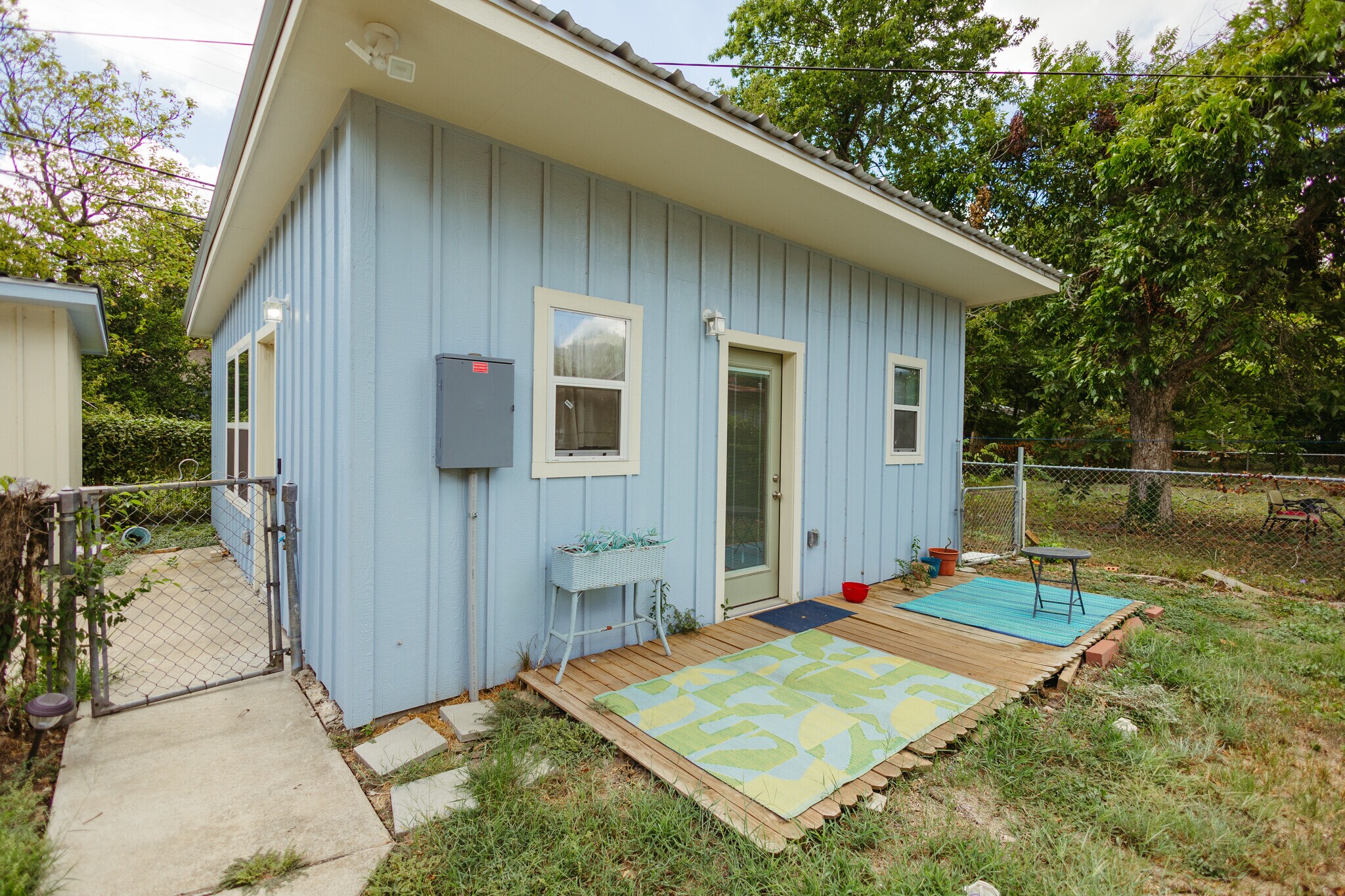 Building Photo - 3900 Leland Ave