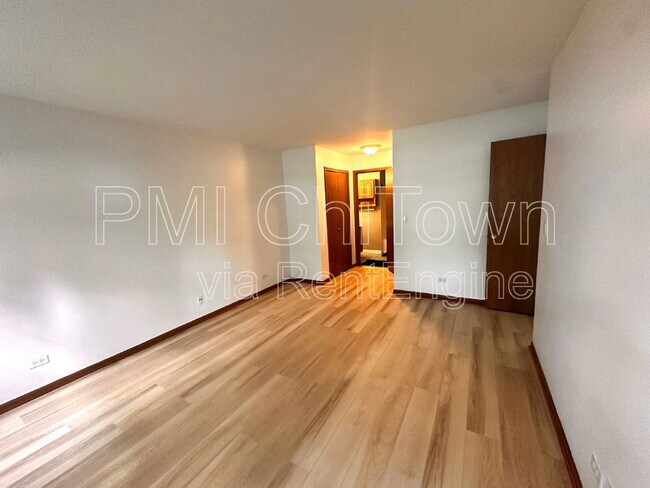 Building Photo - 225 Charleston Ct