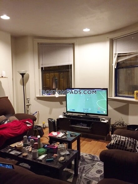 Building Photo - 616 Columbus Ave